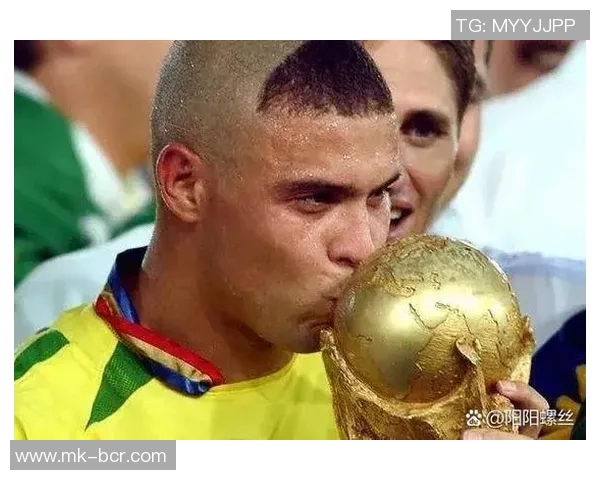 退役足球巨星回顾：曾为国家队拼搏的传奇球员生涯解析