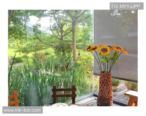 足球巨星炫酷发型滑道展示潮流与运动激情魅力之旅